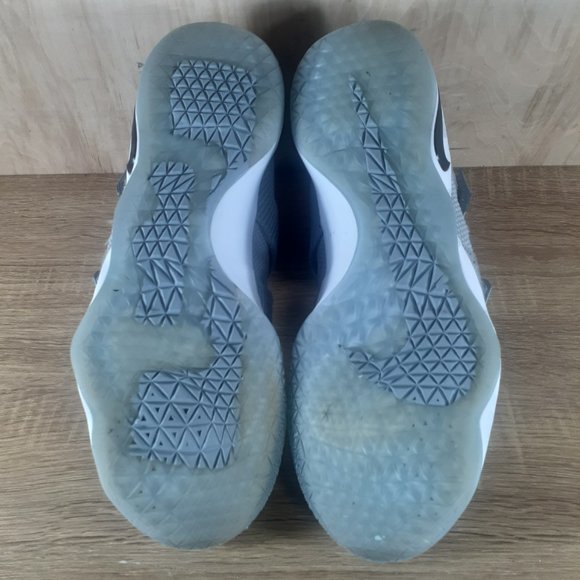 NIKE LEBRON JAMES ZOOM 943-155-002 SIZE 10.5 HIGH TOP SNEAKERS GREY - Picture 9 of 16